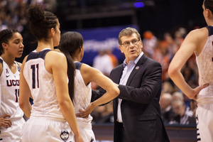 Syracuse hopes to end UConn's record 108-game winning streak on Monday.