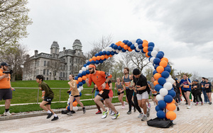 The Student Association, H.E.L.P. and the Undergraduate Mock Trial Team, along with other organizational partners, are leading a 5K run to raise money for hunger and homelessness in central New York. Proceeds are going to the Rescue Mission.
