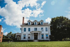  727 Comstock Ave., an over-100-year-old vacant mansion currently owned by SU, sits among several Greek organizations along the street. City officials are discussing whether to designate the property as a local protected site after SU applied to demolish it earlier this summer.