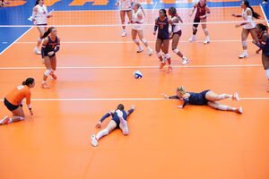 Syracuse struggled to defend the middle of the floor in its straight-set loss to No. 19 Florida State. The Seminoles recorded eight blocks while the Orange had just four.




