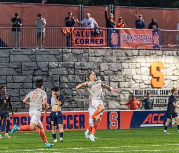 Syracuse stomps Canisius 5-1, snaps 4-game winless streak